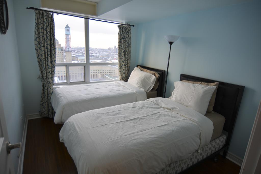 Maplewood Suites - Square One มิสซิสซอกา ห้อง รูปภาพ