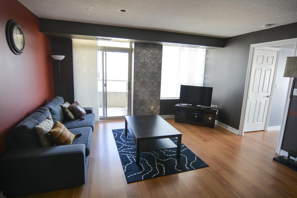 Maplewood Suites - Square One มิสซิสซอกา ห้อง รูปภาพ