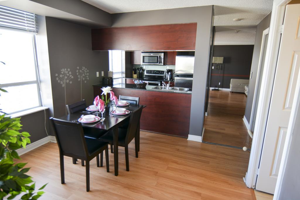 Maplewood Suites - Square One มิสซิสซอกา ห้อง รูปภาพ