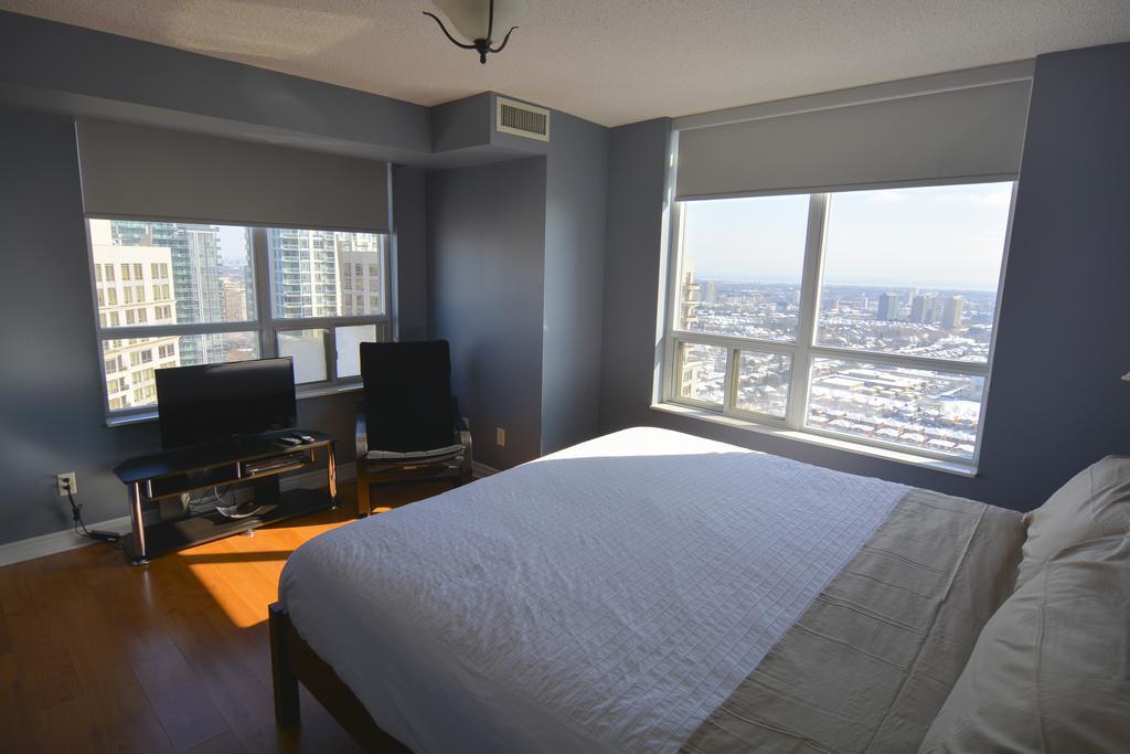 Maplewood Suites - Square One มิสซิสซอกา ห้อง รูปภาพ