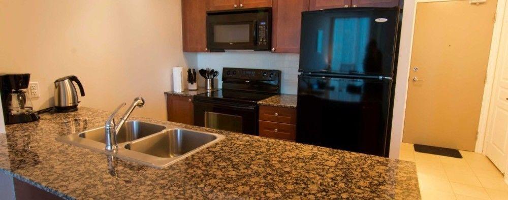 Maplewood Suites - Square One มิสซิสซอกา ภายนอก รูปภาพ
