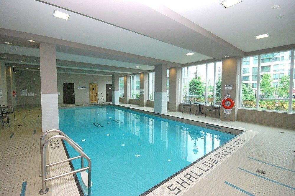 Maplewood Suites - Square One มิสซิสซอกา ภายนอก รูปภาพ