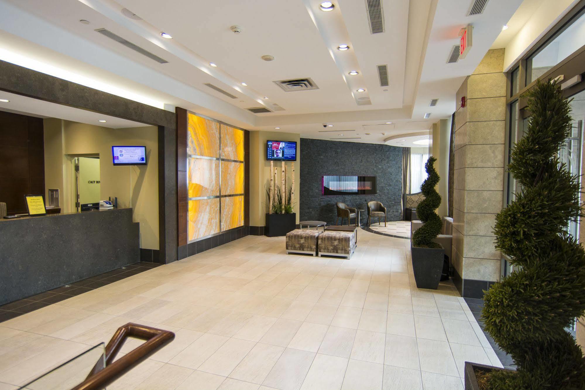 Maplewood Suites - Square One มิสซิสซอกา ภายนอก รูปภาพ