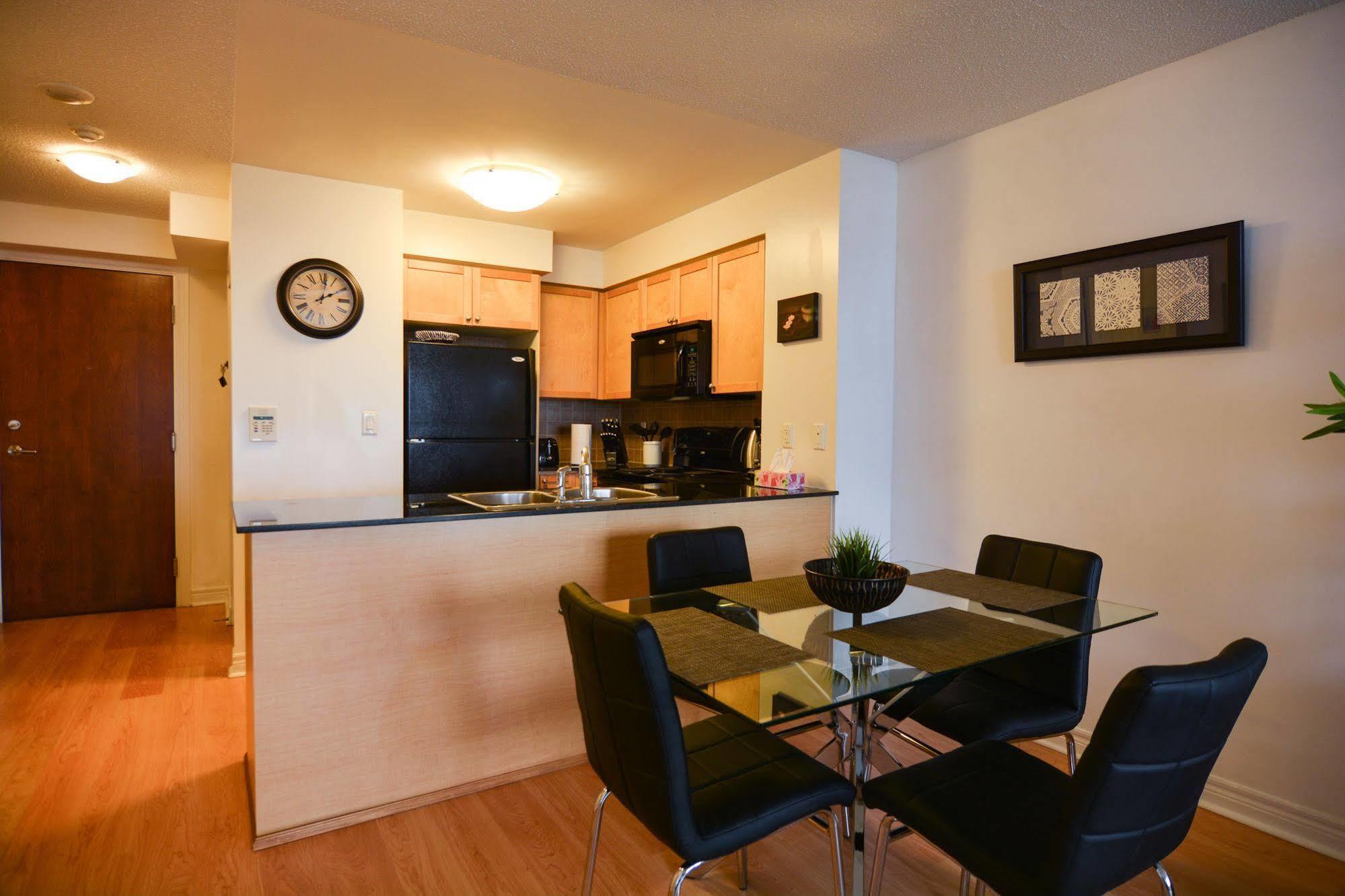 Maplewood Suites - Square One มิสซิสซอกา ภายนอก รูปภาพ