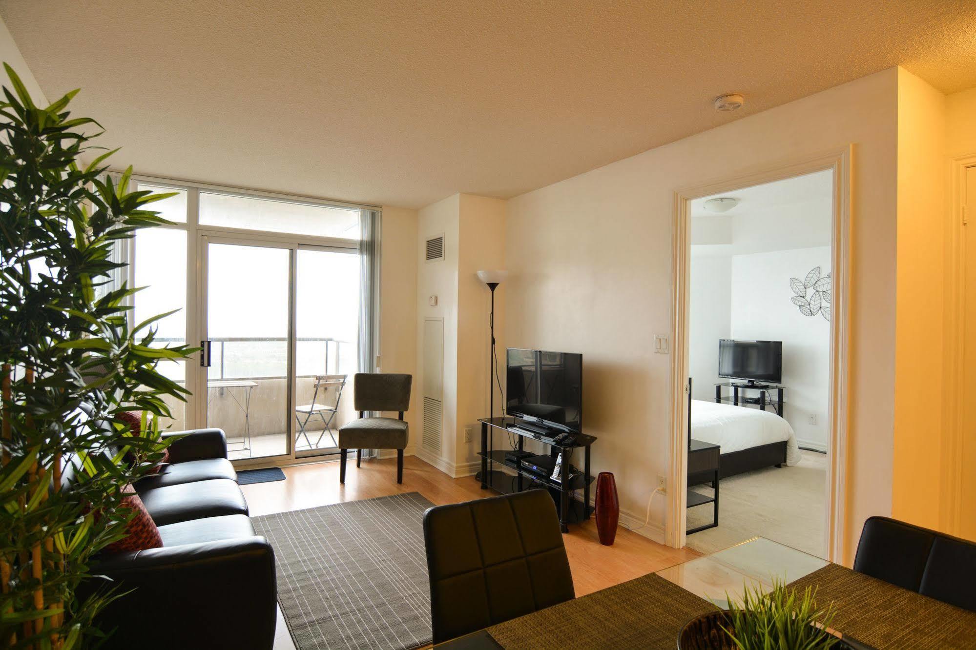Maplewood Suites - Square One มิสซิสซอกา ภายนอก รูปภาพ