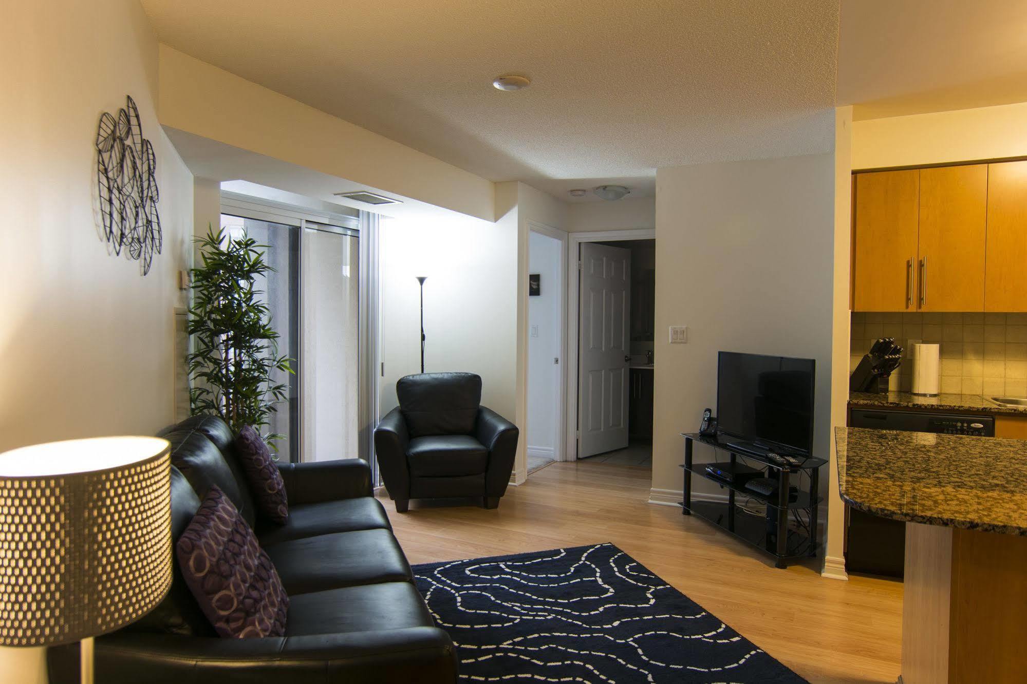 Maplewood Suites - Square One มิสซิสซอกา ภายนอก รูปภาพ