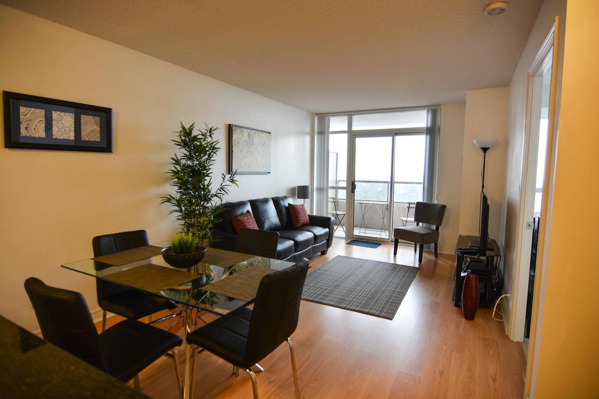 Maplewood Suites - Square One มิสซิสซอกา ภายนอก รูปภาพ
