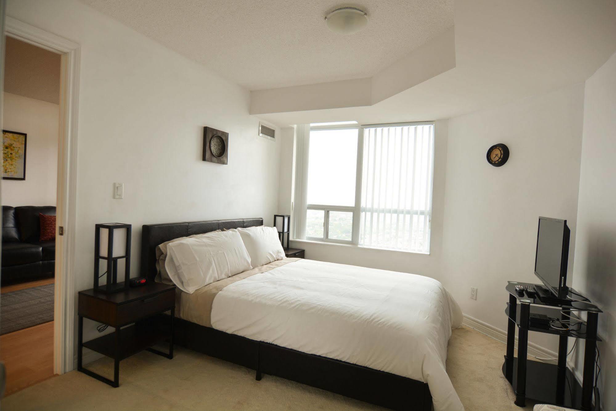 Maplewood Suites - Square One มิสซิสซอกา ภายนอก รูปภาพ
