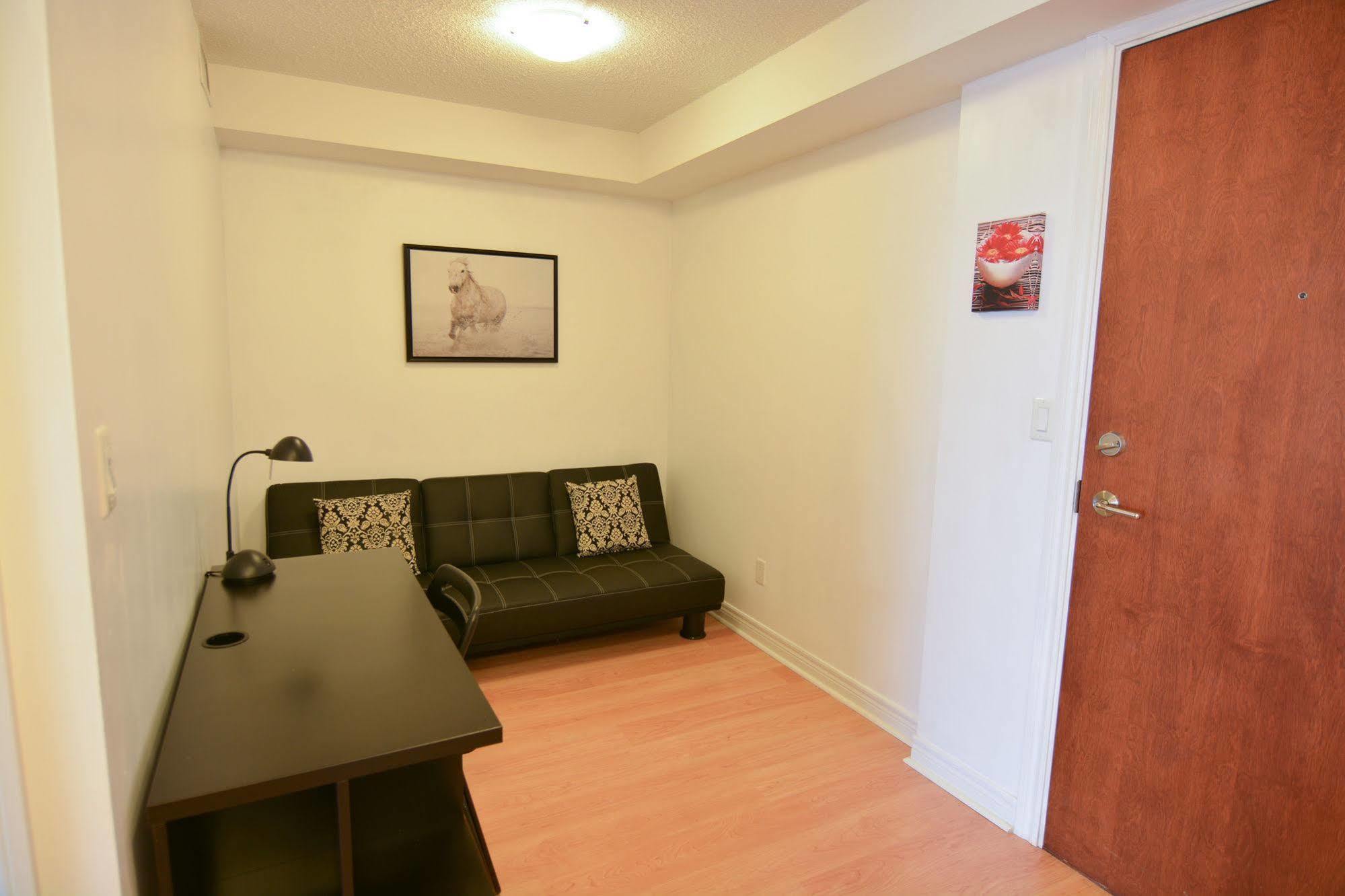Maplewood Suites - Square One มิสซิสซอกา ภายนอก รูปภาพ