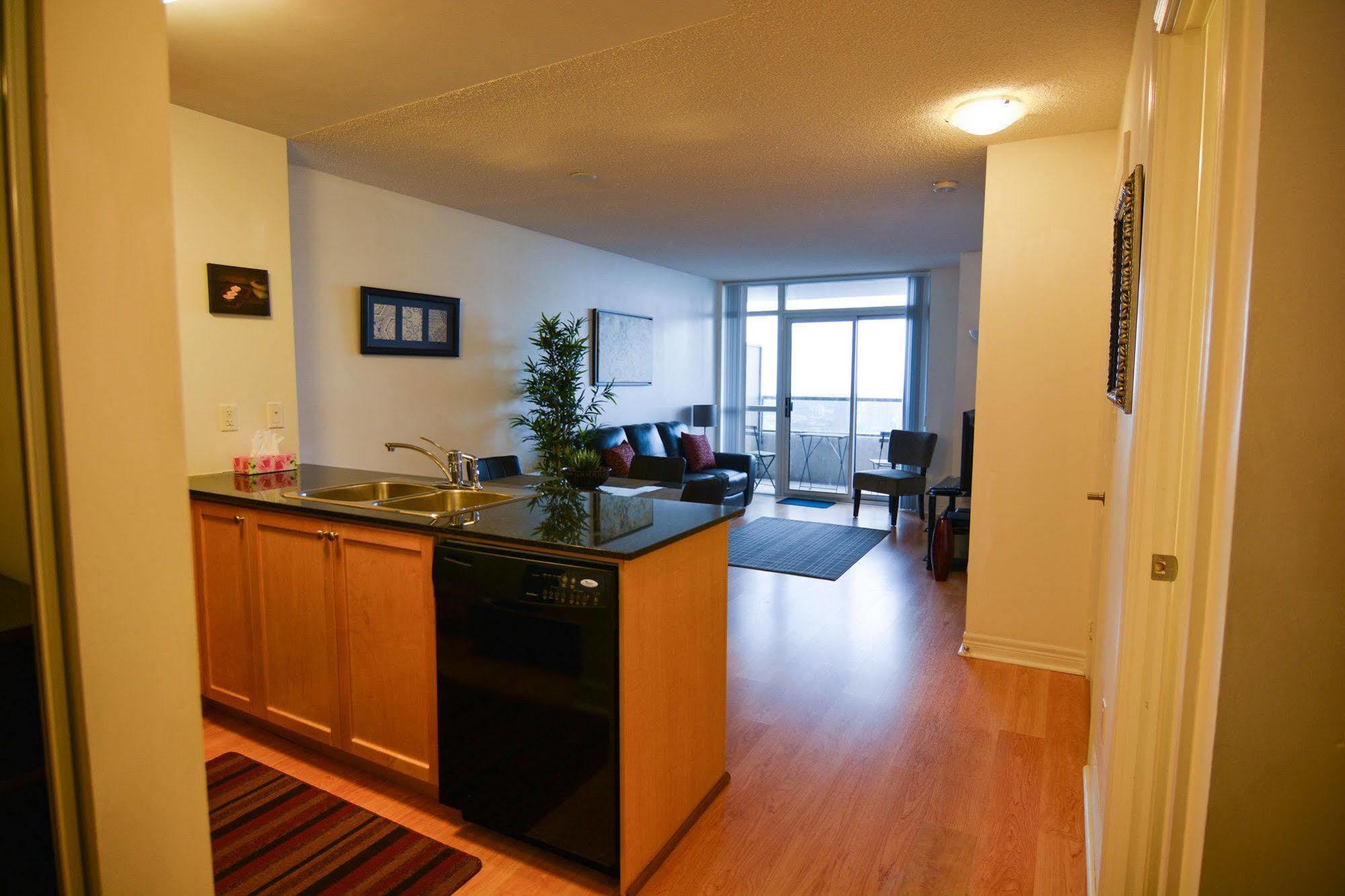 Maplewood Suites - Square One มิสซิสซอกา ภายนอก รูปภาพ